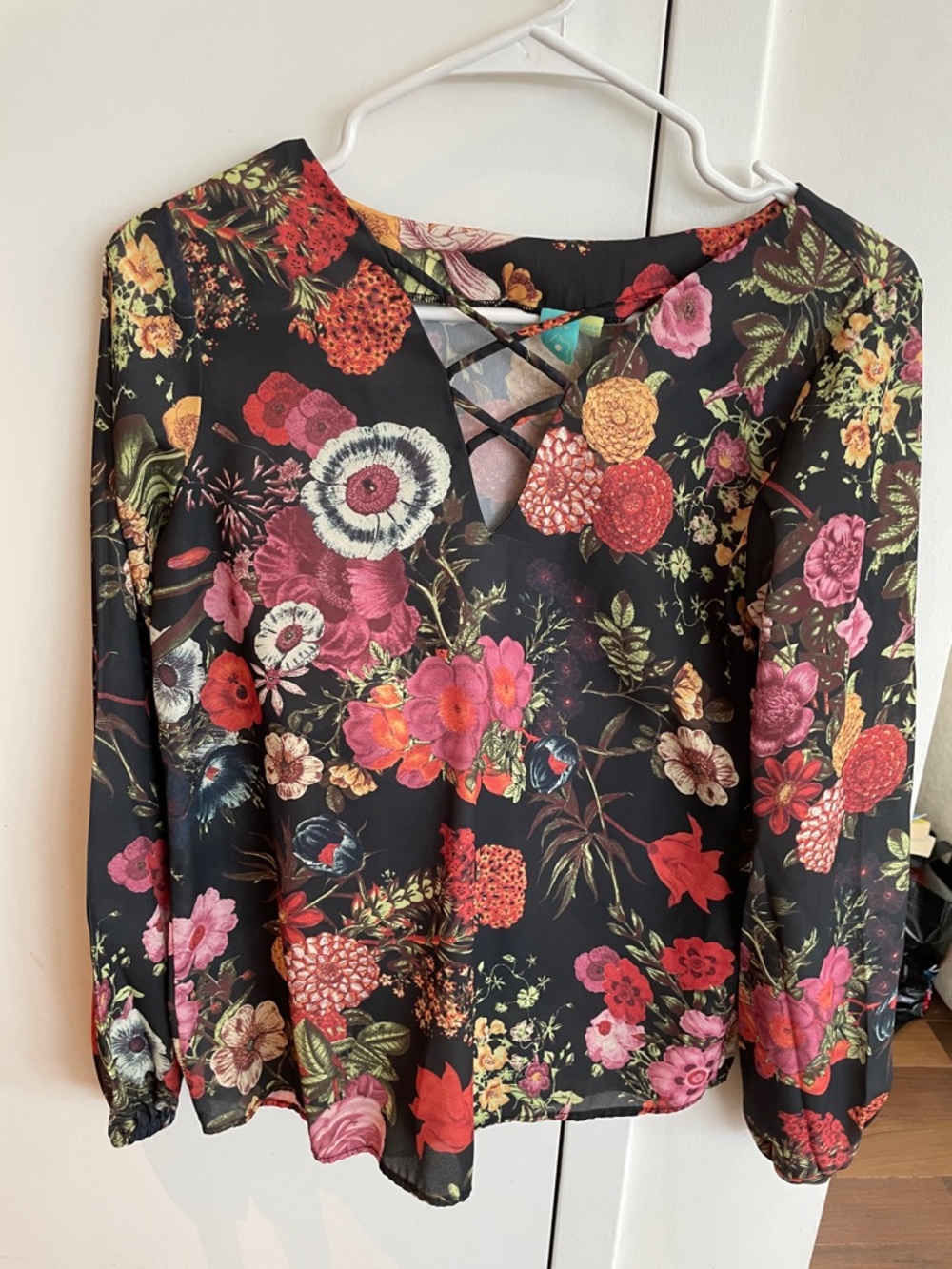 FARM Rio Black Floral Lace-Up V-Neck Blouse